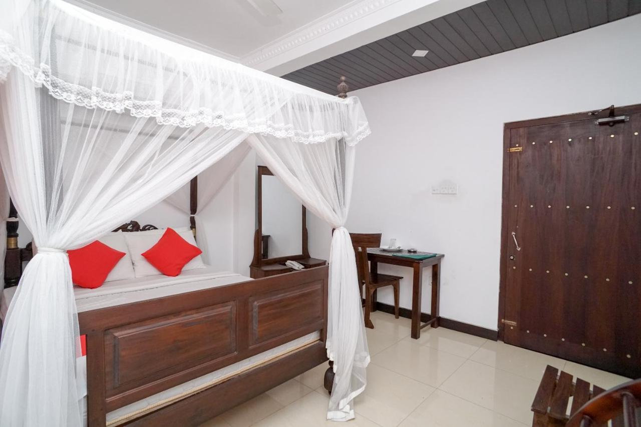 Shirantha Hotel กอลล์ ภายนอก รูปภาพ