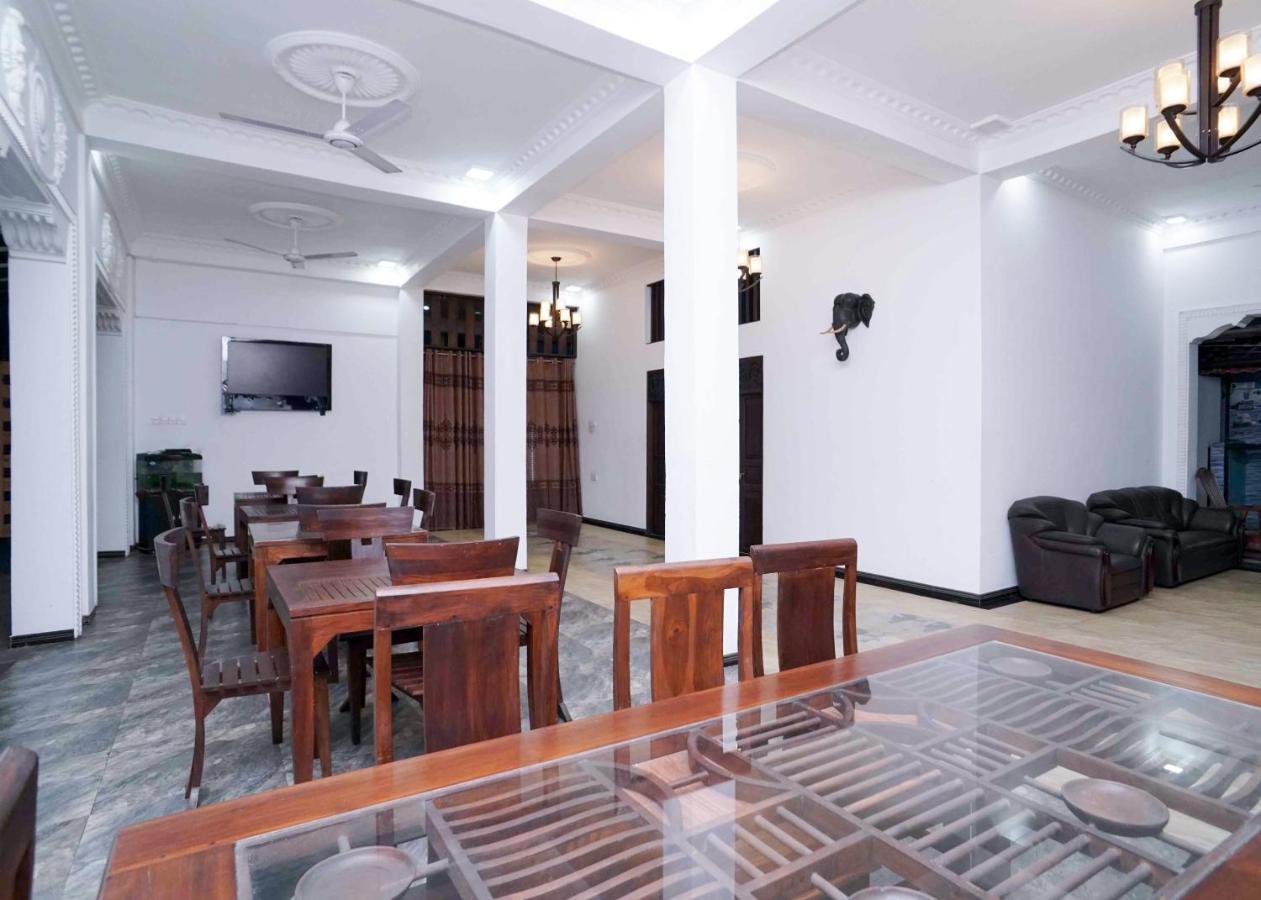 Shirantha Hotel กอลล์ ภายนอก รูปภาพ